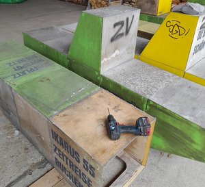 Die alten Bänke werden aufgearbeitet. 